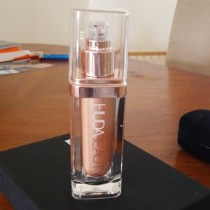HUDA BODY BRONZER